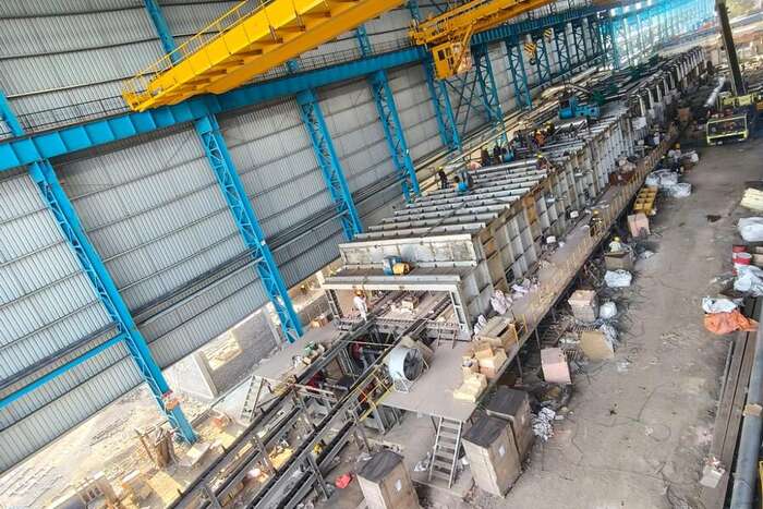 EOT crane erection