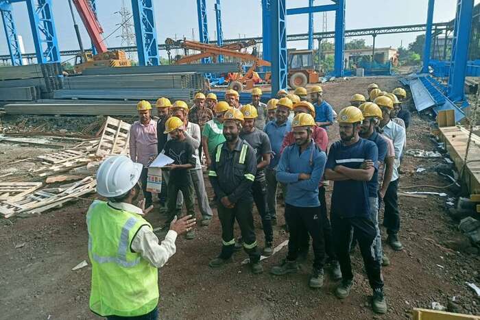 Toolbox talk, site safety briefing