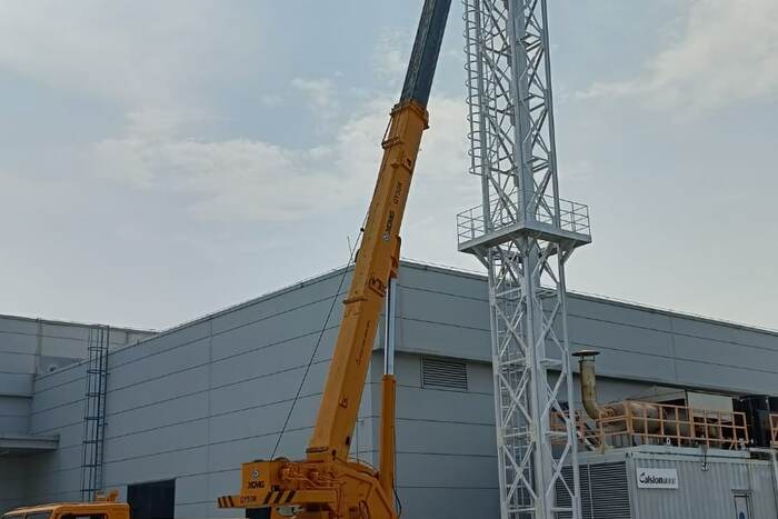 Large steel shed erection